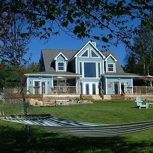 Sea Parrot Ocean View Manor