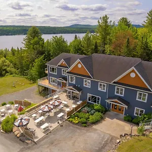 Au Sommet Du Lac Magog