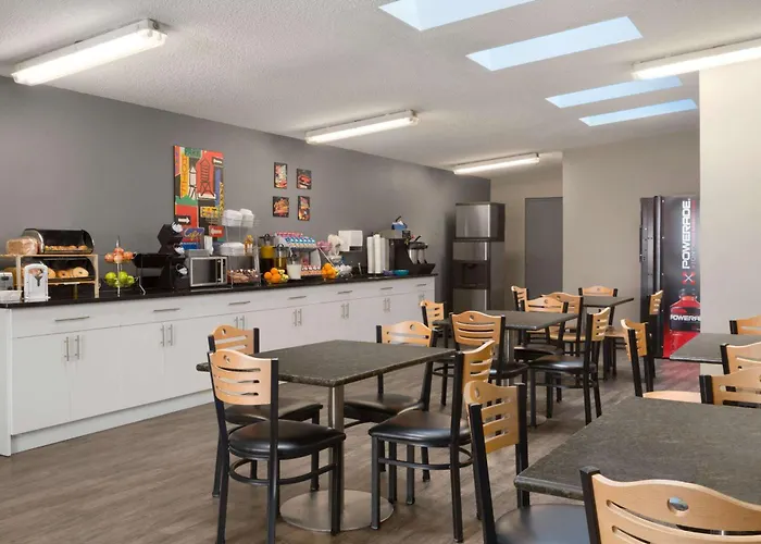 Travelodge By Wyndham Edmonton Airport