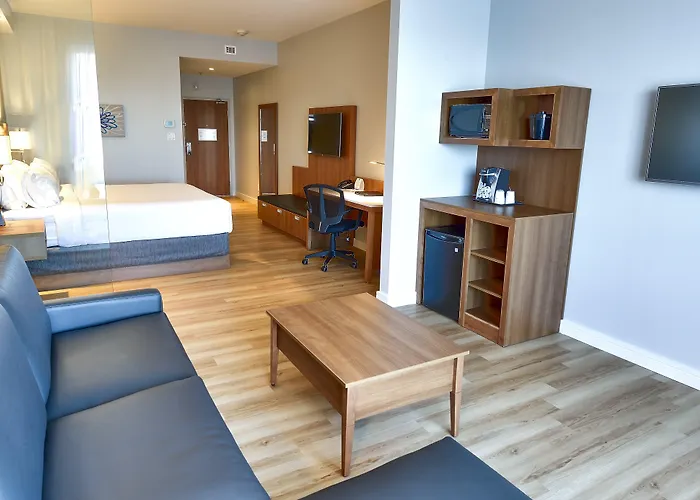 Holiday Inn Express & Suites Vaudreuil-Dorion By Ihg