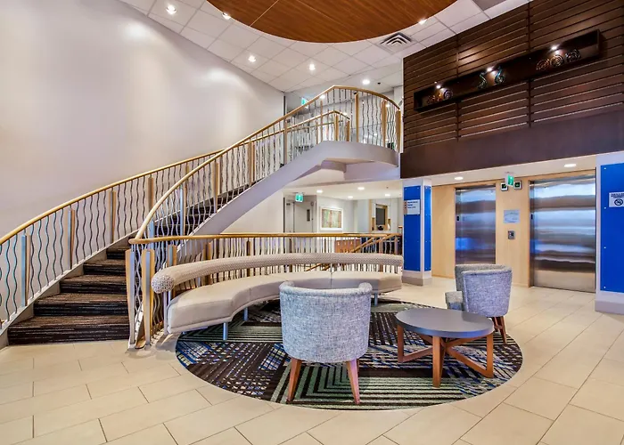 Holiday Inn Express & Suites Langley By Ihg