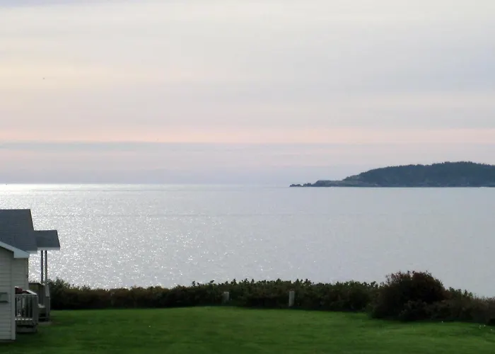 Seascape Coastal Retreat - 2 Adults Only - Hot Tub And Without Hot Tub Oceanfront Property
