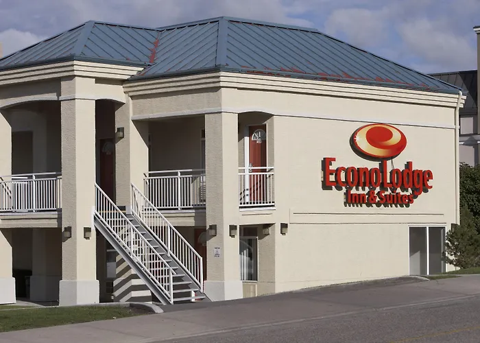 Econo Lodge Inn & Suites University