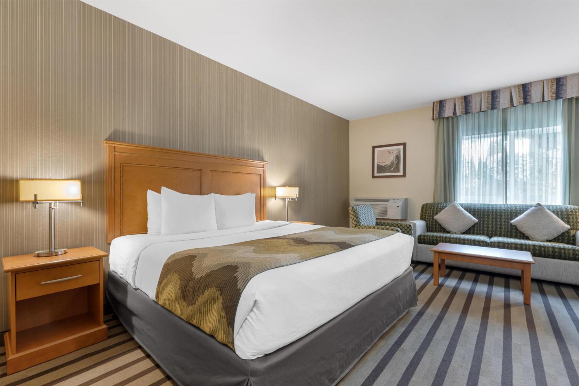 6 Business Hotels Close to Cloverdale Arena Worth Booking